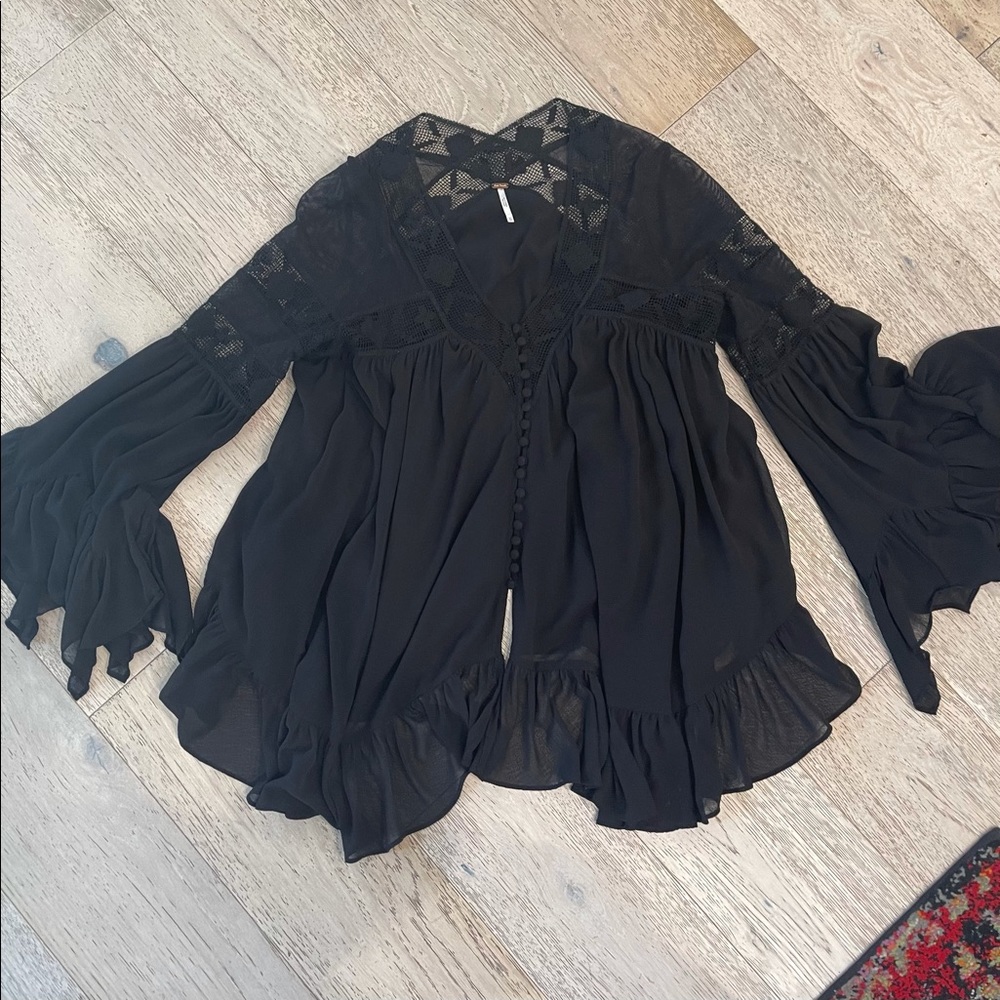Free People Long-Sleeved Flounce Blouse (black; size XS)